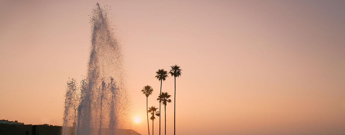 Lincoln Blvd entryway fountain at sunset